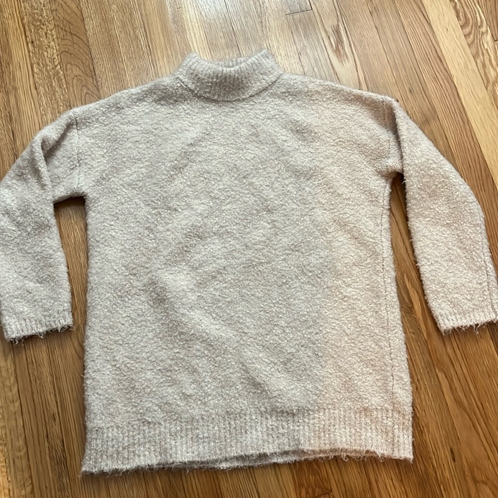 Universal thread sweater